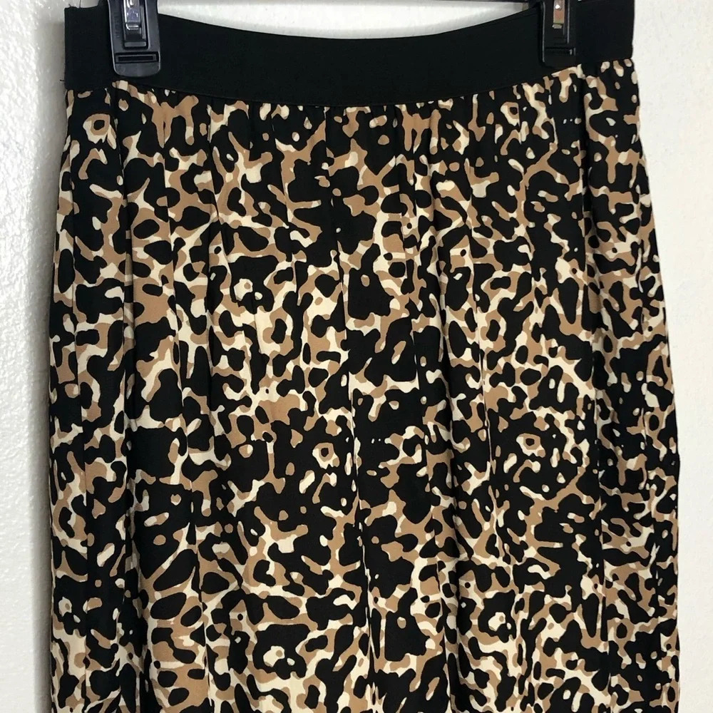 Dress barn skirt.  Size med.  waistband elastic. - Picture 5 of 10